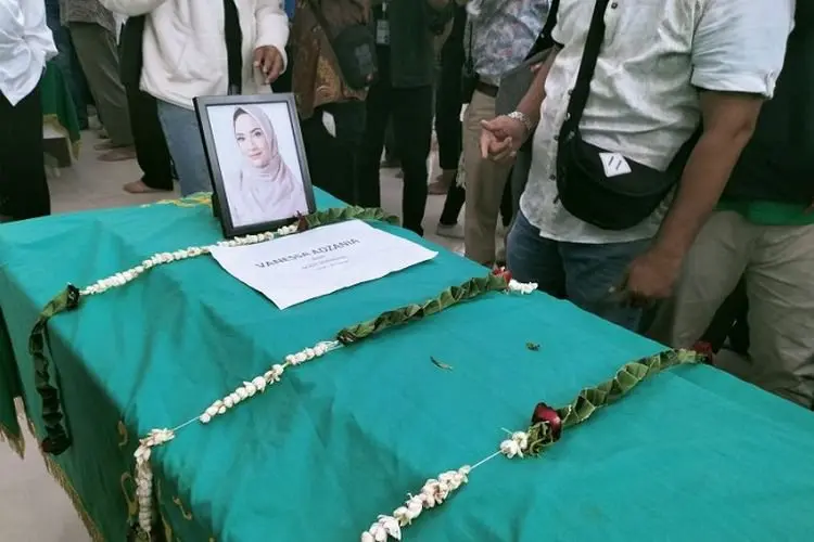Vanessa Angel dan Bibi Andriansyah Dimakamkan dalam Satu Liang Lahat, Ini Hukumnya Menurut Ulama