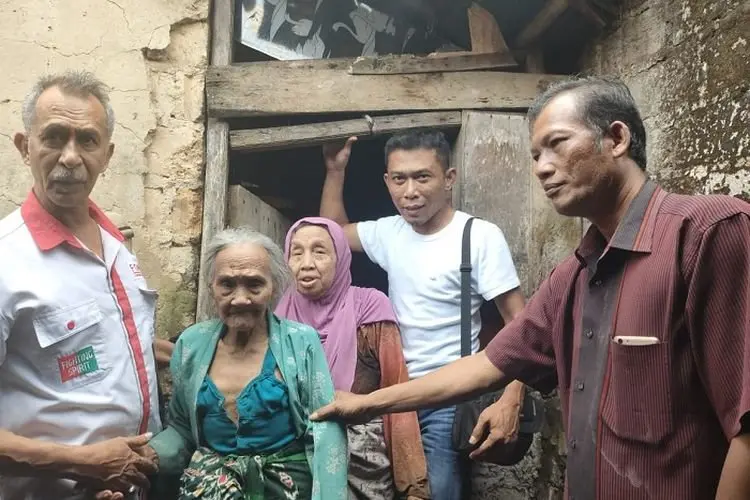 Rumah Nenek Suhani Ambruk, Foreder  Kabupaten Bogor Bantu Revitalisasi Rutilahu