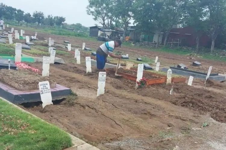 Duh, Puluhan Makam di TPU Covid-19 Bekasi Amblas, Ini Penyebabnya