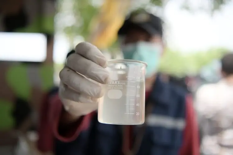 DLH Jabar dan Kabupaten Bekasi Tunggu Hasil Lab Pemeriksaan Air Kali Rasmi