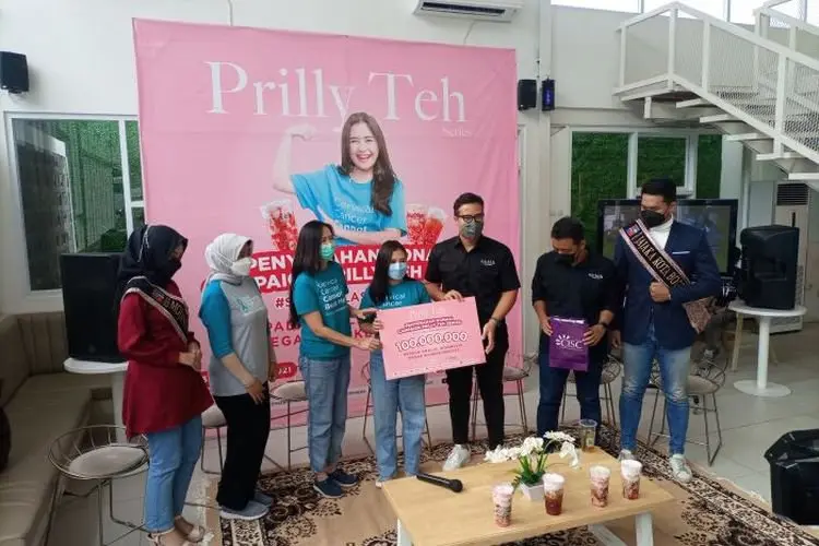 Prilly dan Esteh Indonesia Serahkan Donasi Rp100 Juta Untuk Penderita Kanker Serviks di Indonesia