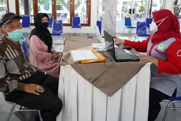 Vaksinasi Covid-19 Lansia di Garut Masih Rendah