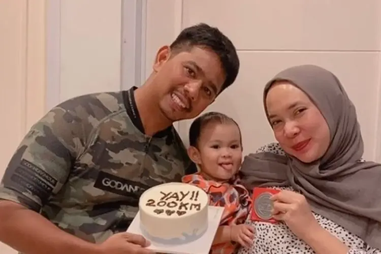 Gemes, Fitri Tropica Wrecking Dance Bareng Suami Umumkan Hamil Anak Kedua 