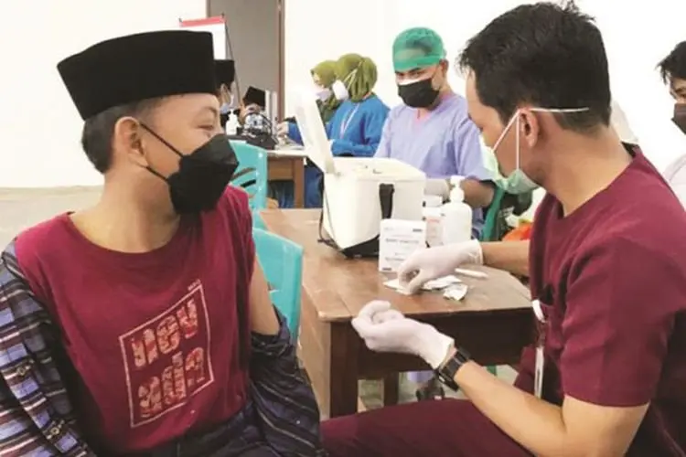 Di Pesantren Buntet Kabupaten Cirebon, SRO Pasar Modal Dukung 4.000 Vaksin Covid-19