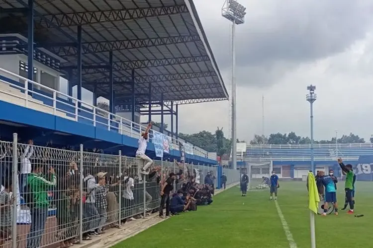 Serbu Latihan Persib di Stadion Sidolig, Dirigen VPC: Jangan Sampai Imbang Apalagi Kalah!