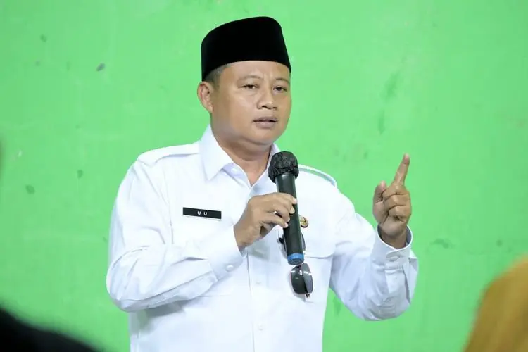 Waspada Musim Hujan, Uu Ruzhanul Ingatkan Warga Tak Buang Sampah Sembarangan