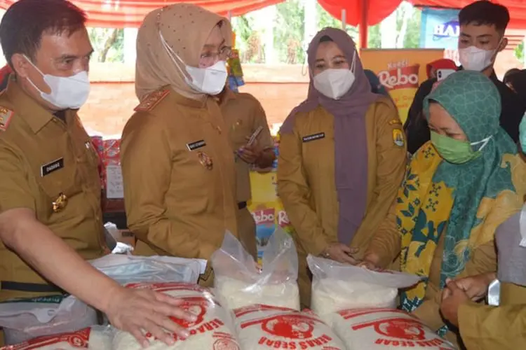 Sejumlah Bahan Pokok Alami Kenaikan, Pemkab Cirebon Gelar Pasar Murah