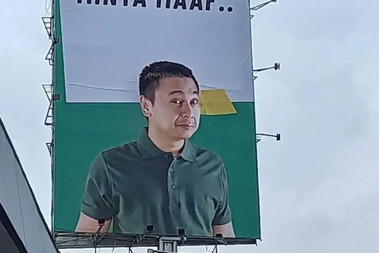 Radit Minta Maaf Pake Baliho, Netizen: Kasih Tau Dong Alasannya