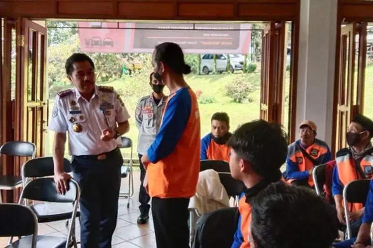 Sosialisasikan Parkir Nontunai, Dishub KBB Berikan Bimtek Bagi 170 Jukir