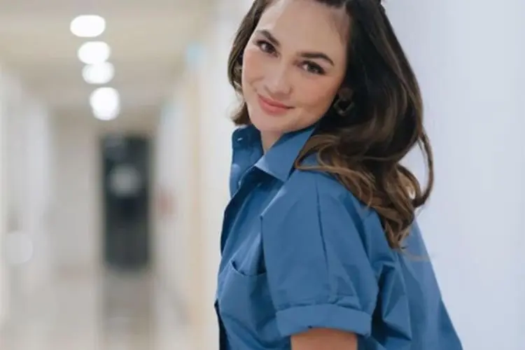 Luna Maya Blusukan ke Rumah Warga, Jadi Ketua RT?