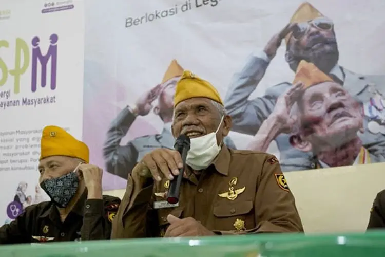 Maknai Hari Pahlawan, Sinergi Foundation Santuni Para Veteran Bandung