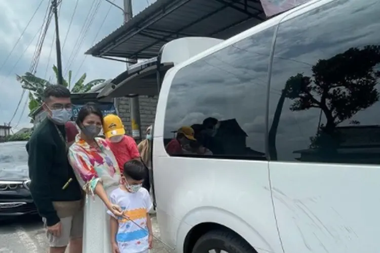 Nyaris Jadi Korban Kecelakaan, Tya Ariestya: Gubrag Kayak Dipukulin Besi