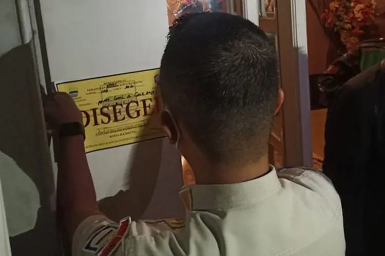 Satpol PP Kota Bandung Tindak Delapan Sektor Usaha di Masa PPKM Level 2
