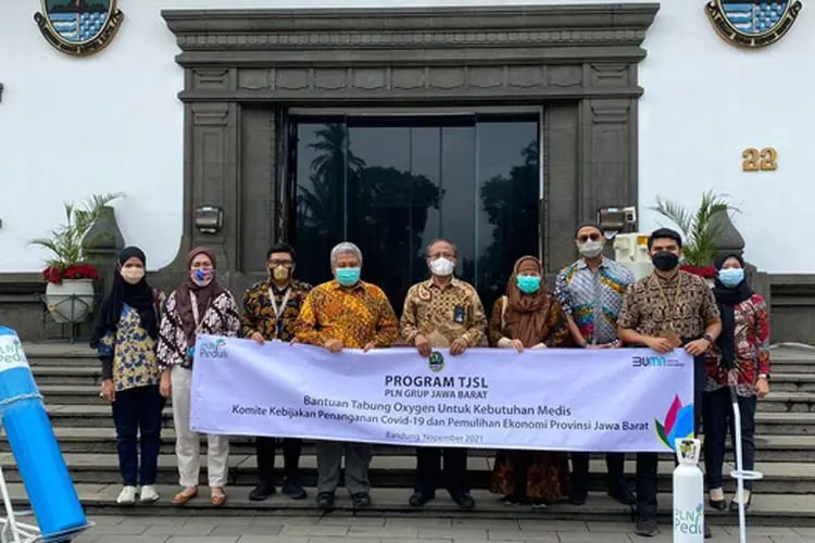 Bantu Penanggulangan Covid-19, PLN Salurkan 34 Tabung Oksigen ke Satgas Covid-19 Jabar