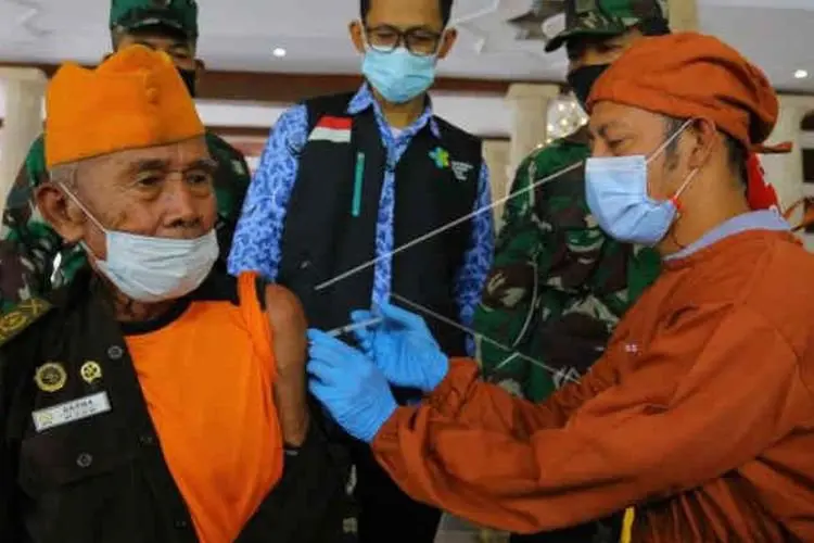 Vaksinasi Covid-19 Kabupaten Cirebon Baru 50 Persen