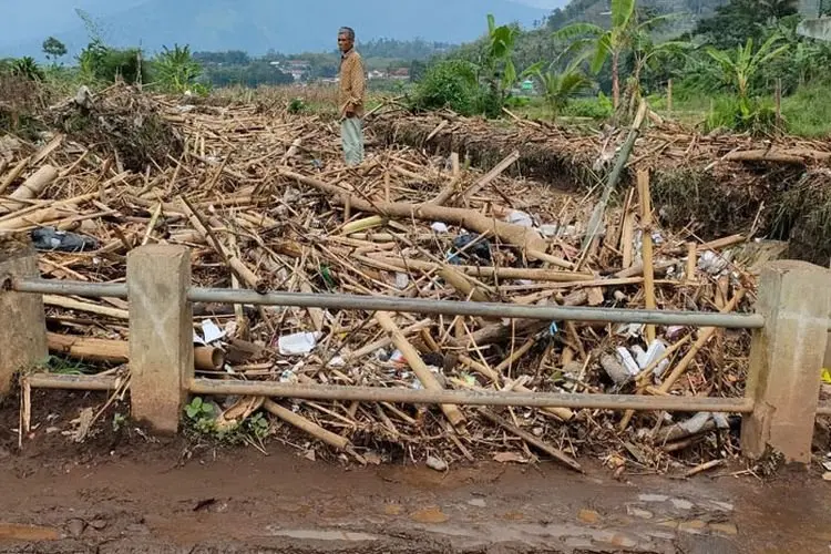Hujan Deras, 7 Rumah Terendam Banjir dan Irigasi Tertimbun Longsor