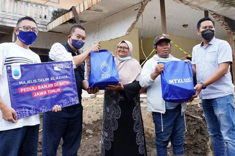 Karyawan XL Axiata Kirim Sembako untuk Korban Banjir di Berbagai Daerah dan Donasi Fasilitas Air Minum