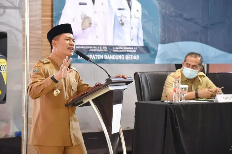 Berpengalaman Jadi Kepala Desa, Bupati Dadang Minta Kades Jaman Now Lebih Sadar Hukum