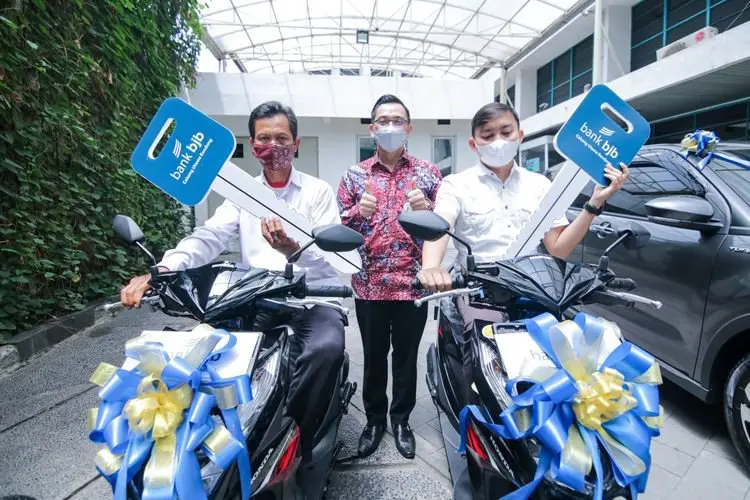 bank bjb Serahkan Hadiah Penghargaan Nasabah Setia Kredit Konsumer 2021