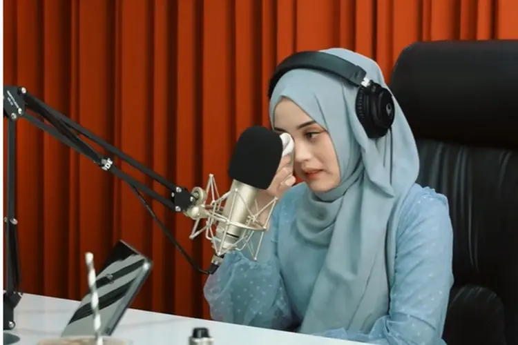 Putri Delina Bagikan Tips Mengobati Kesedihan Saat Ditinggal Orang Tersayang