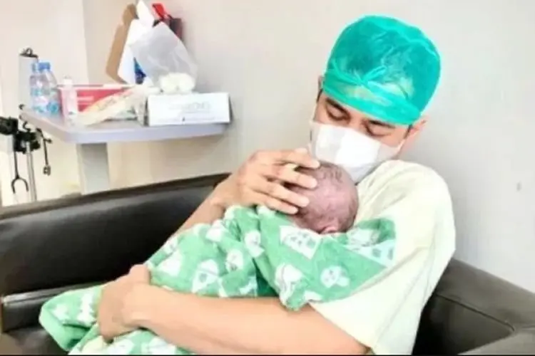 Usai Nagita Slavina Melahirkan Anak Kedua, Raffi Ahmad Sebut Nama Bayinya Berinisial 'R'