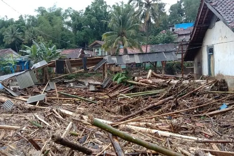 Banjir Bandang Karang Tengah, Curah Hujan Masih Tinggi, Pak Camat Tunggu Bantuan BPBD
