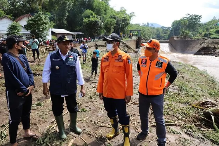 Banjir Bandang Garut,  Diduga Kuat Alih Fungsi Lahan Milik 'Pejabat' Jadi Penyebabnya...