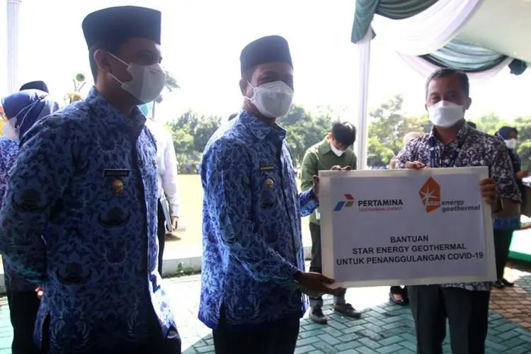 Foto: Star Energy Geothermal Serahkan Bantuan Masker Kepada Pemkab Bandung