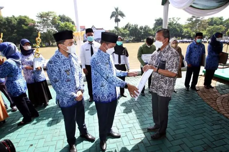 Star Energy Serahkan Bantuan 20 Ribu Masker ke Pemkab Bandung