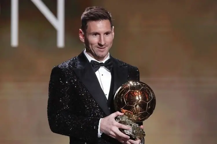 Raih Ballon d'Or 2021, Lionel Messi Akui Robert Lewandowski Harusnya Dapat