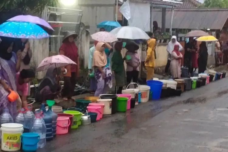 Pemkab Garut Mulai Distribusikan Air Bersih Pasca Banjir Bandang 