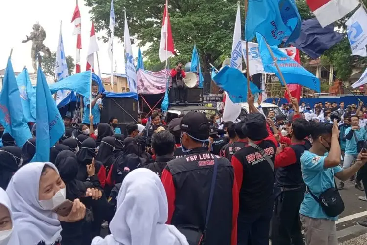 Waduh, Upah Buruh Cirebon Hanya Naik Rp 417 Perak Per Bulan