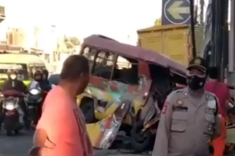 Dhuarrr...Tabrakan Beruntun di Bogor Libatkan Empat Kendaraan, Enam Orang Terluka