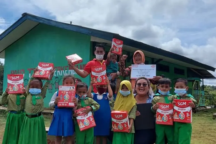 SGM Eksplor dan Alfamart Berikan Bantuan untuk Guru dari Sumatera Hingga Papua