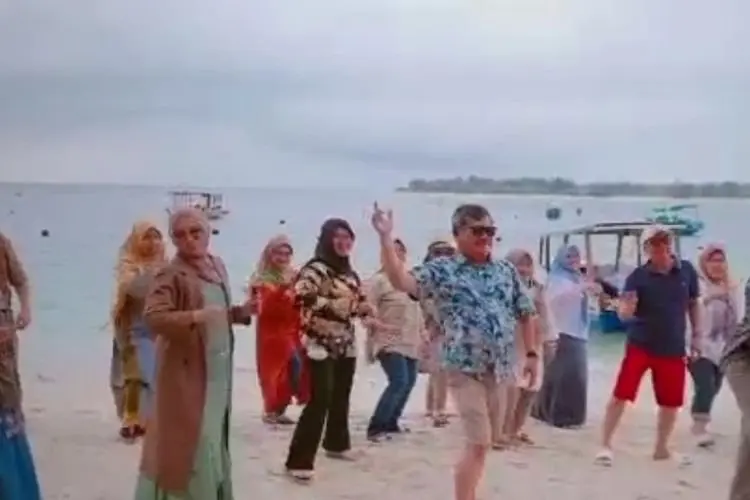 Beredar! Video TikTok Bupati Garut Joget Tanpa Masker Bareng Pejabat di Lombok, Abai Prokes?