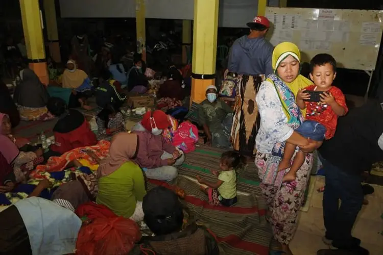 Pengungsian Korban Erupsi Semeru di Zona Rawan Dipindahkan