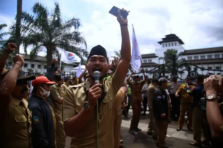 Foto: Unjuk Rasa Perangkat Desa di Jawa Barat
