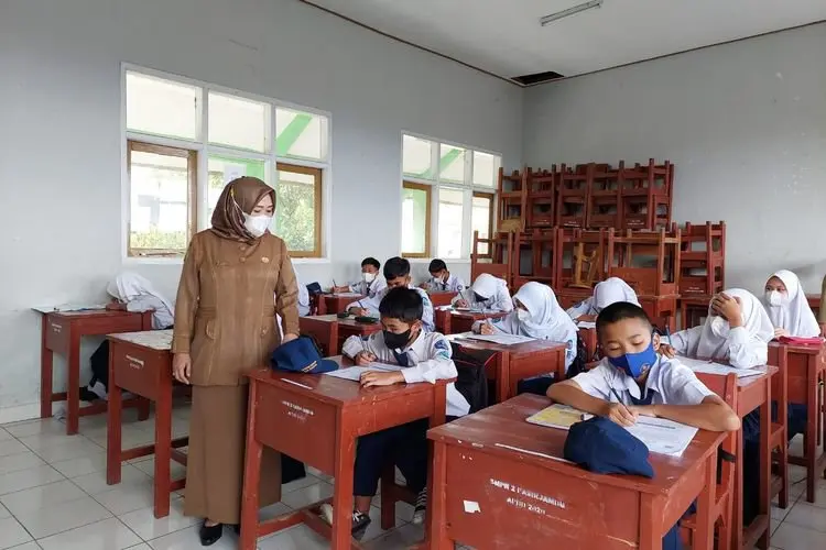 SMPN 2 Pasirjambu Bandung Masih Gelar UTS dengan Pensil Kertas