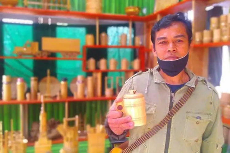 Berawal dari Iseng, Perajin Bambu Asal Cisarua Raup Puluhan Juta Rupiah per Bulan