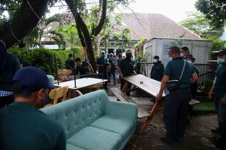 Foto: Eksekusi Aset Milik PT KAI di Jalan Jawa