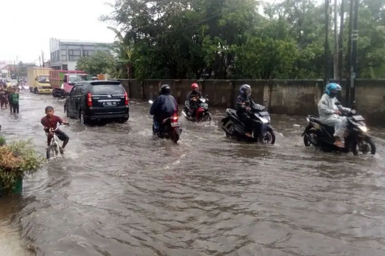 Hengky Minta 148 Titik Drainase Penyebab Banjir di KBB Dinormalisasi