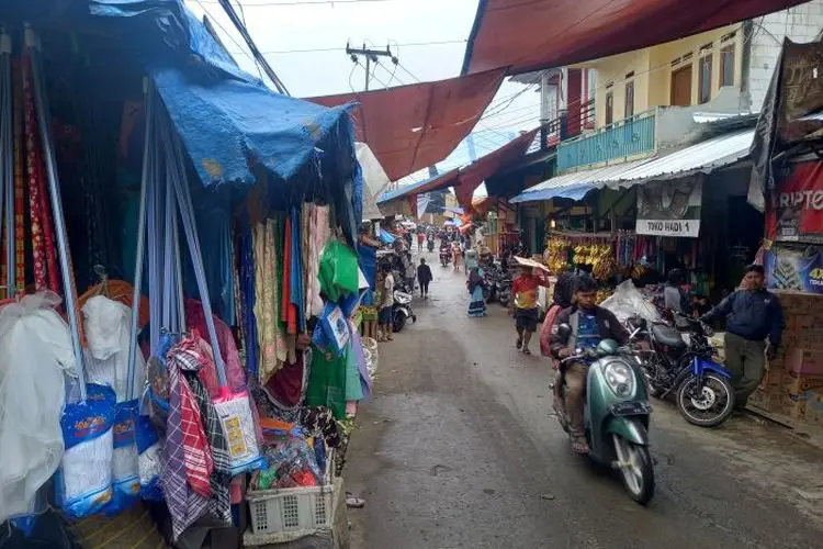 Lapak PKL Pasar Cisarua Dibongkar, Wabup Bogor Minta Diubah jadi Taman