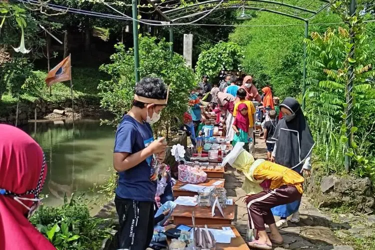 Senangnya, Siswa-Siswi Sekolah Alam Bandung Ikuti Market Day