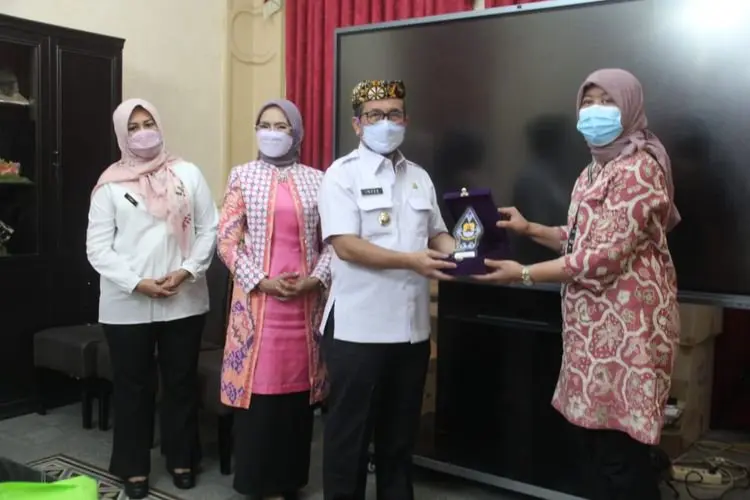  Imron Akui Banyak Perempuan Cirebon Dipaksa Menikah Muda