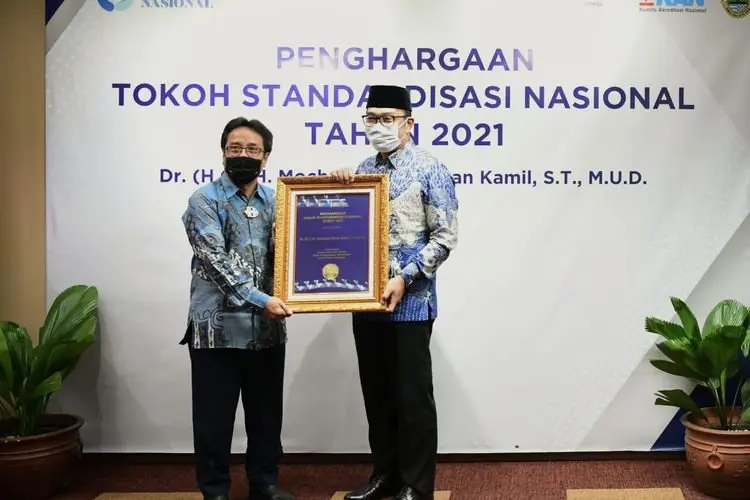 Ridwan Kamil Dinobatkan sebagai Tokoh Standardisasi Nasional 2021