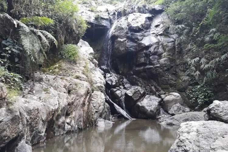 Curug Mangli, Wisata Air Terjun Perawan di Desa Tangsijaya Bandung Barat
