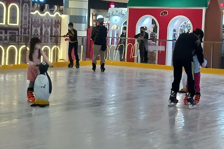 CCM Hadirkan Lagi Ice Skating dengan Persyaratan Cukup Ketat