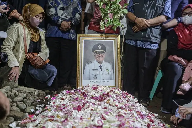 Oded M Danial Meninggal Dunia, Ribuan Orang Turut Menyaksikan Proses Pemakaman di Tasikmalaya