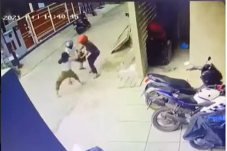 Detik-detik Seorang Perempuan Dijambet, Endingnya Gak Disangka!