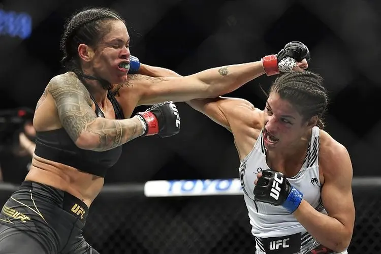 UFC 269: Julianna Pena Juara Kelas Bantam Wanita, Taklukkan Amanda Nunes via Submission